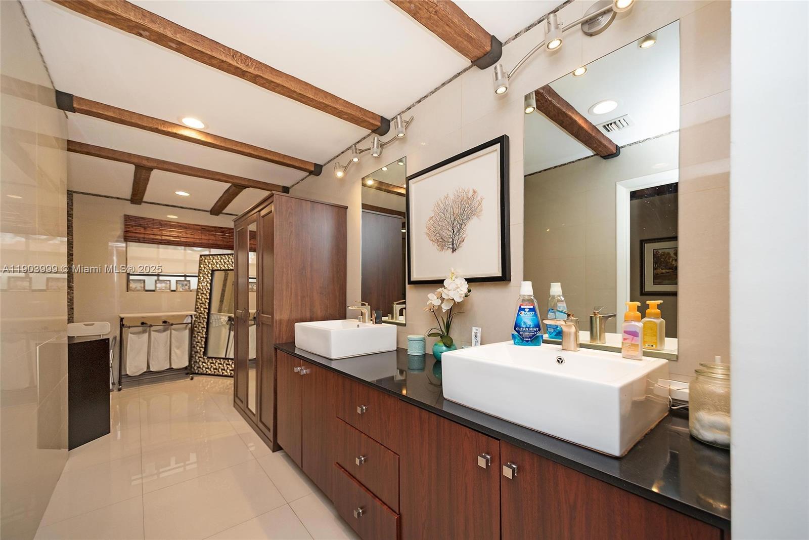 9318 NW 50th Doral Cir #00 Doral, FL 33178