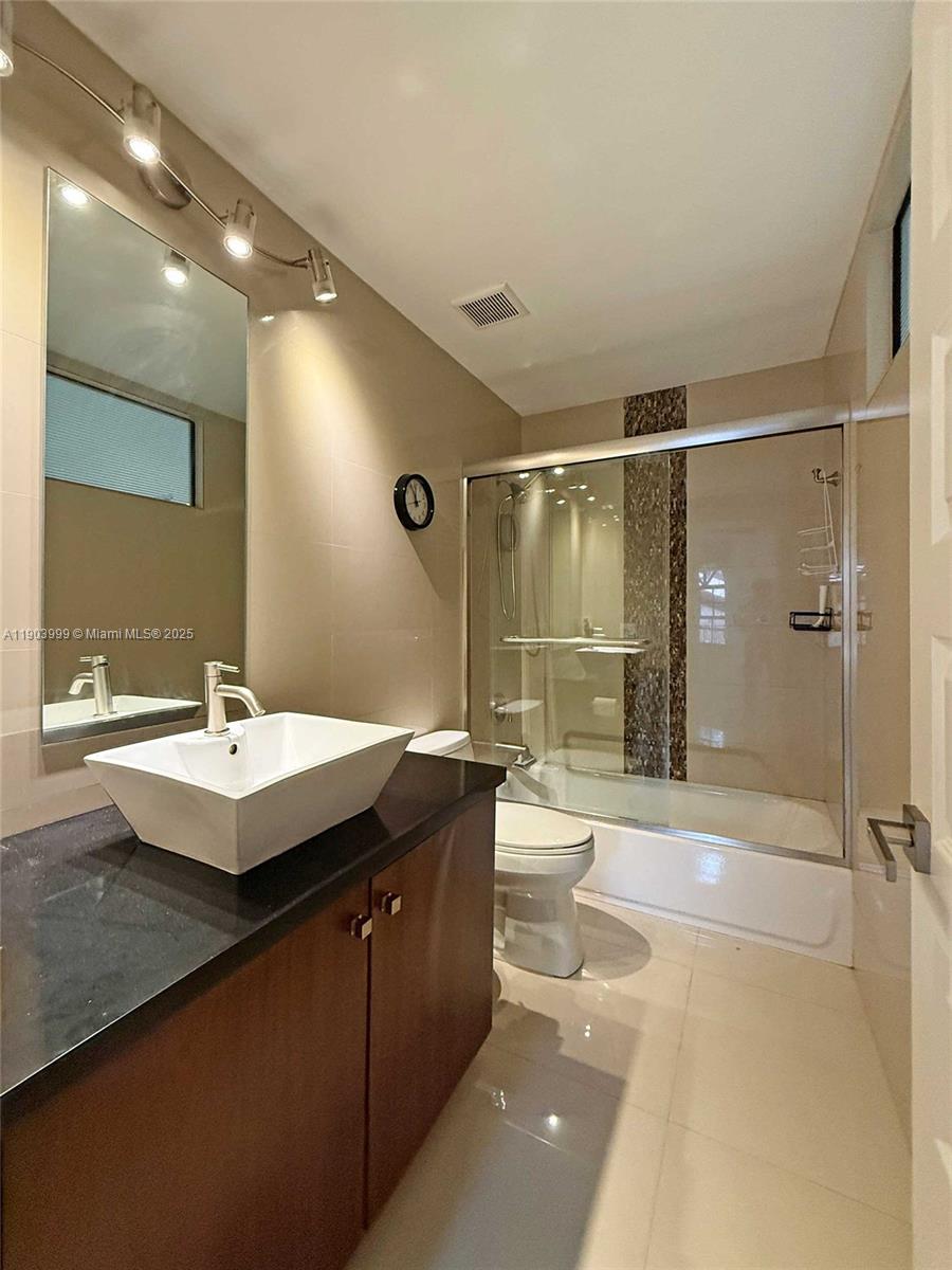 9318 NW 50th Doral Cir #00 Doral, FL 33178