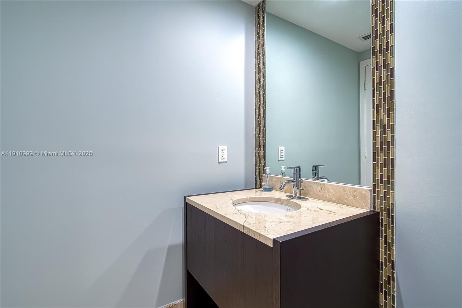 18201 Collins Ave #1701 Sunny Isles Beach, FL 33160