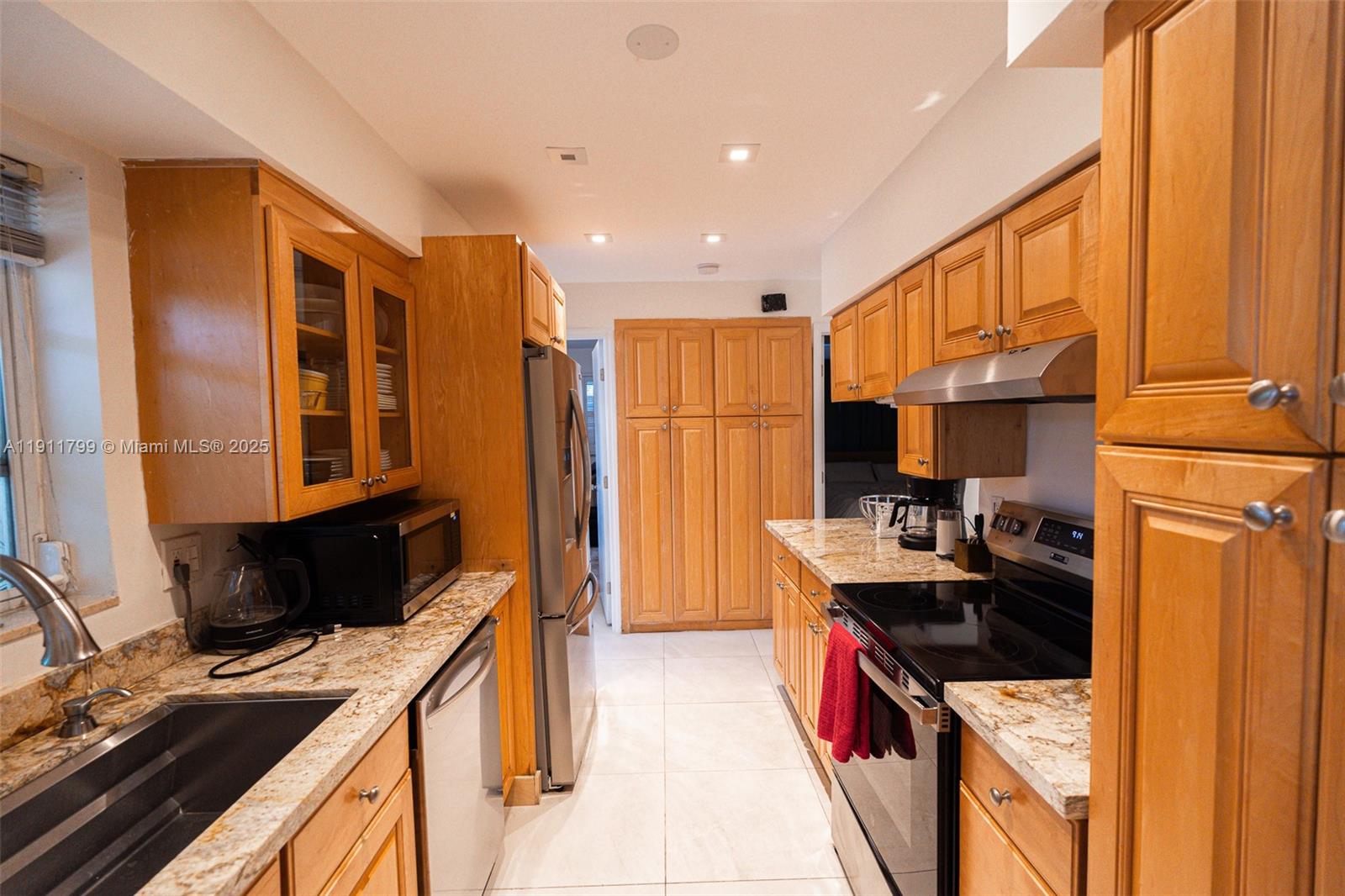 220 Buttonwood Dr Key Biscayne, FL 33149