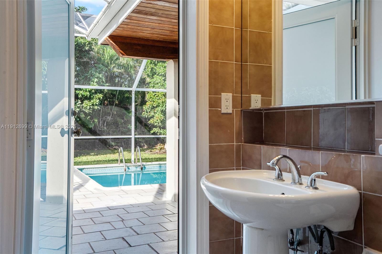 15420 SW 86th Ave Palmetto Bay, FL 33157