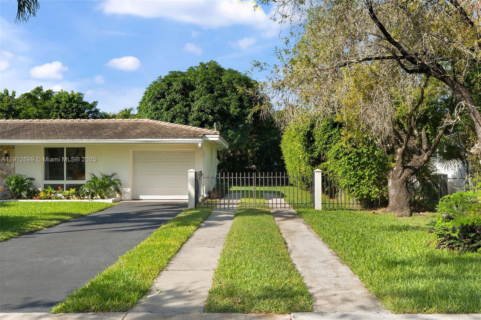 15420 SW 86th Ave Palmetto Bay, FL 33157