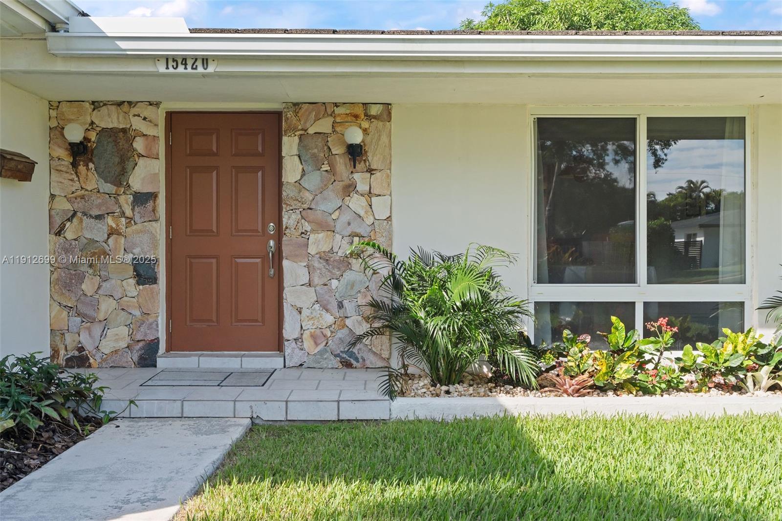 15420 SW 86th Ave Palmetto Bay, FL 33157