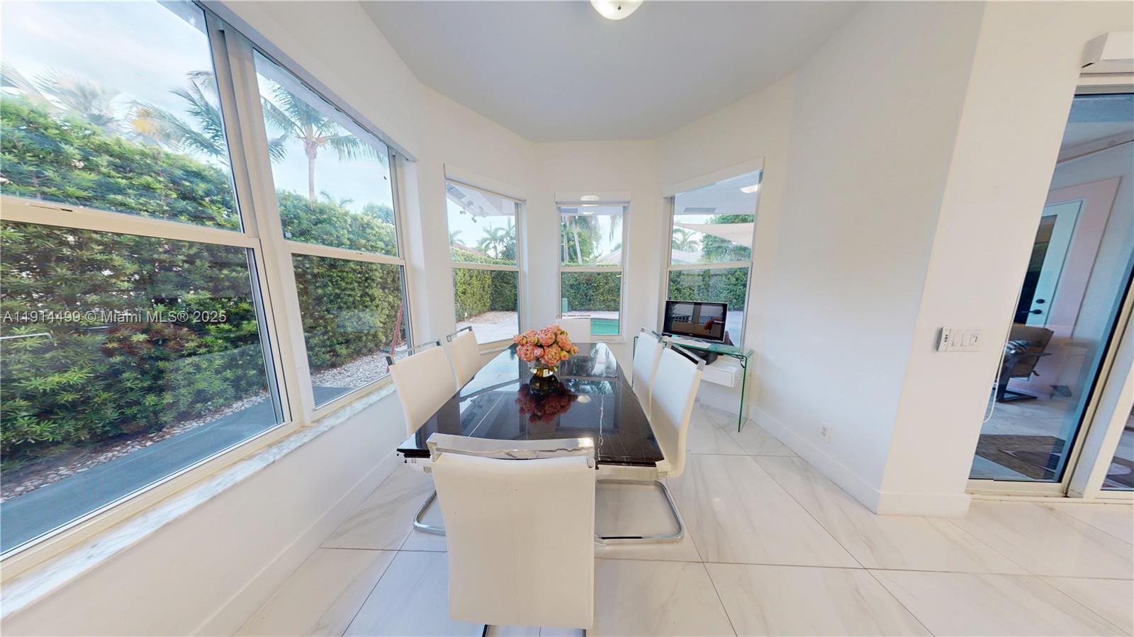 1946 Harbor Vw Cir Weston, FL 33327