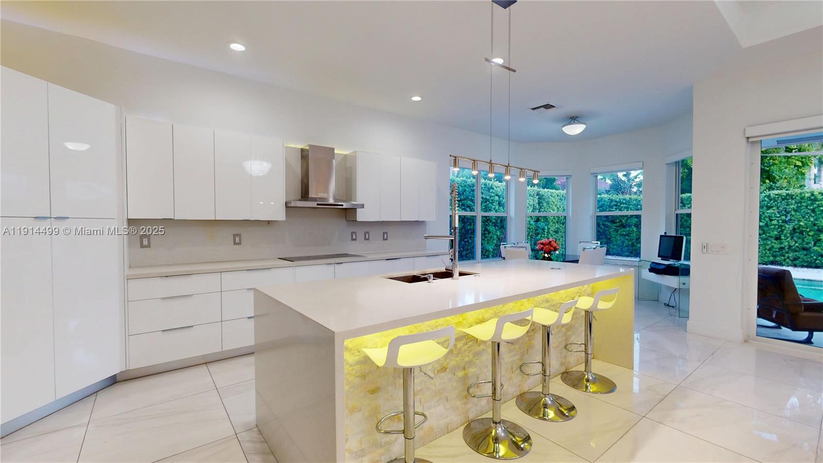 1946 Harbor Vw Cir Weston, FL 33327