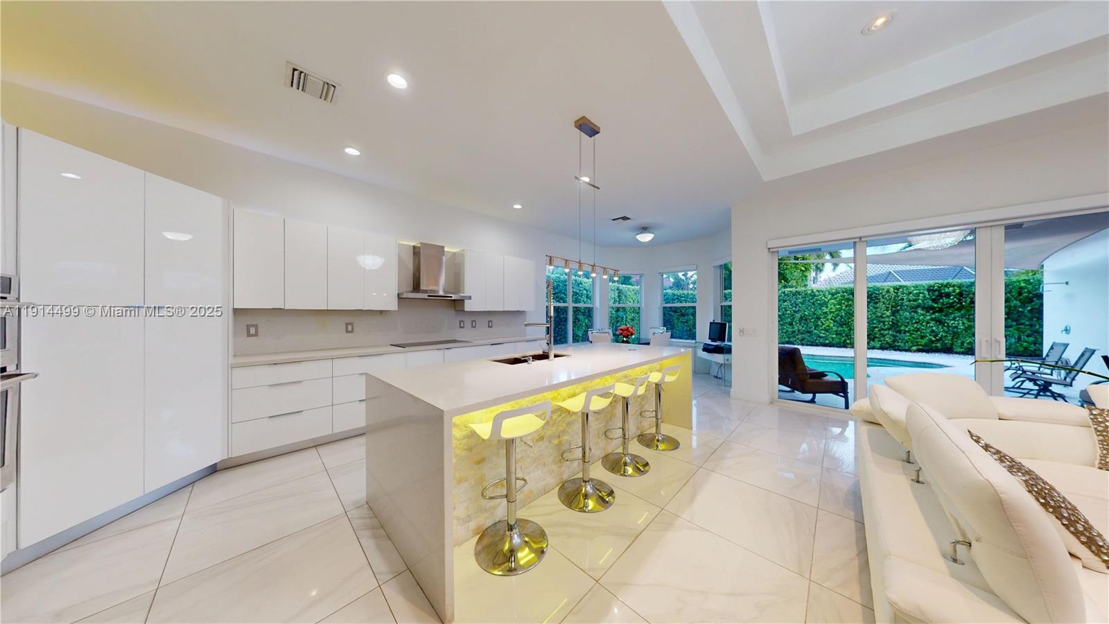 1946 Harbor Vw Cir Weston, FL 33327