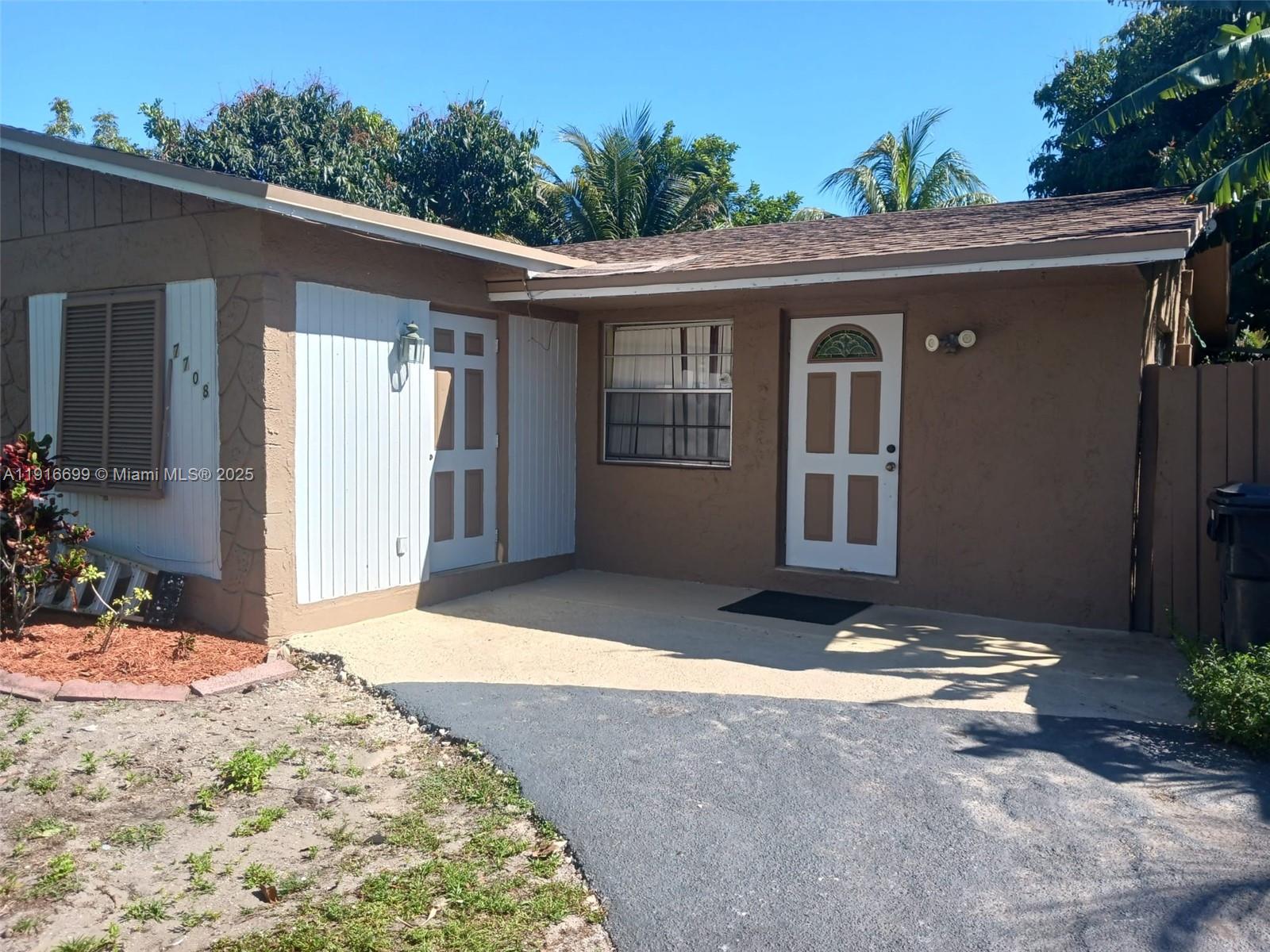 7708 SW 9th St North Lauderdale, FL 33068