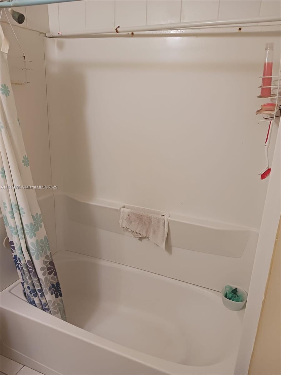 7708 SW 9th St North Lauderdale, FL 33068