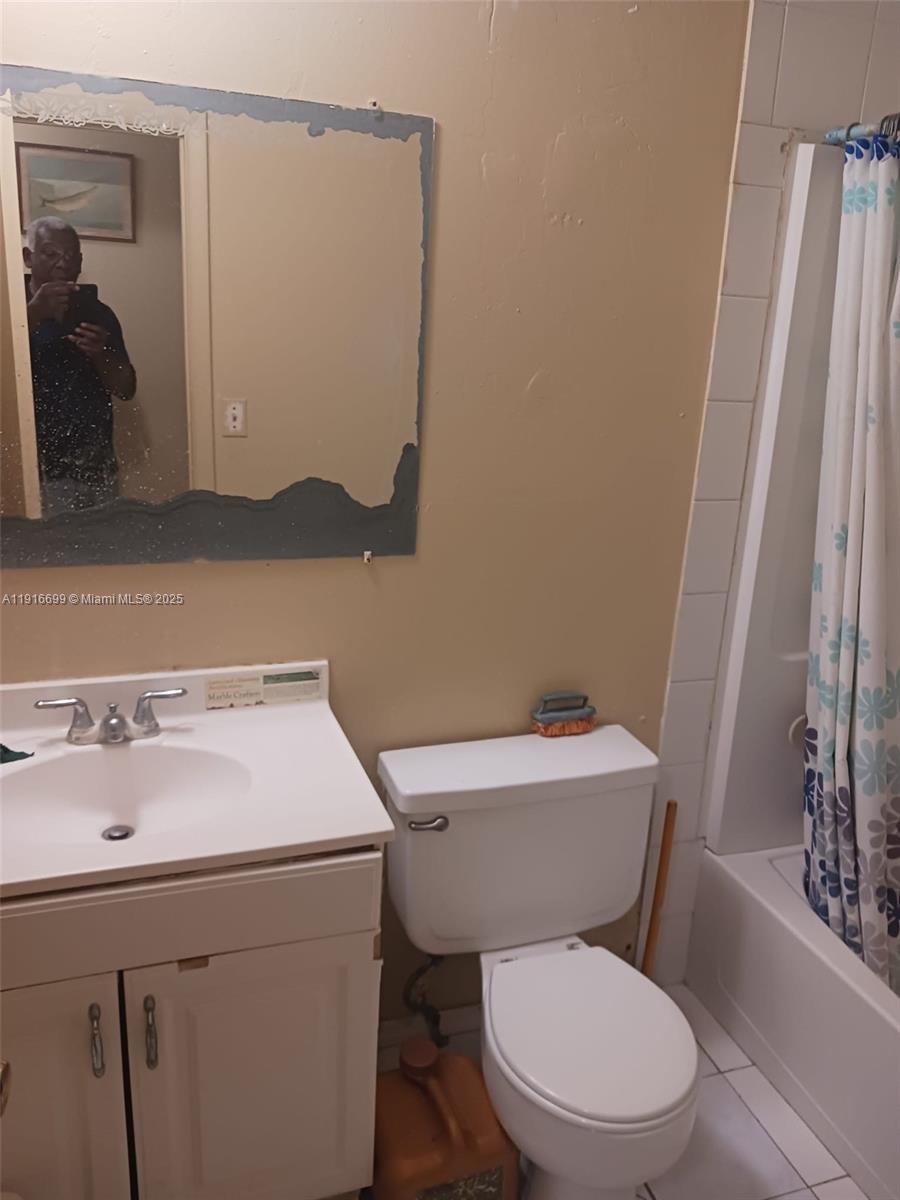 7708 SW 9th St North Lauderdale, FL 33068