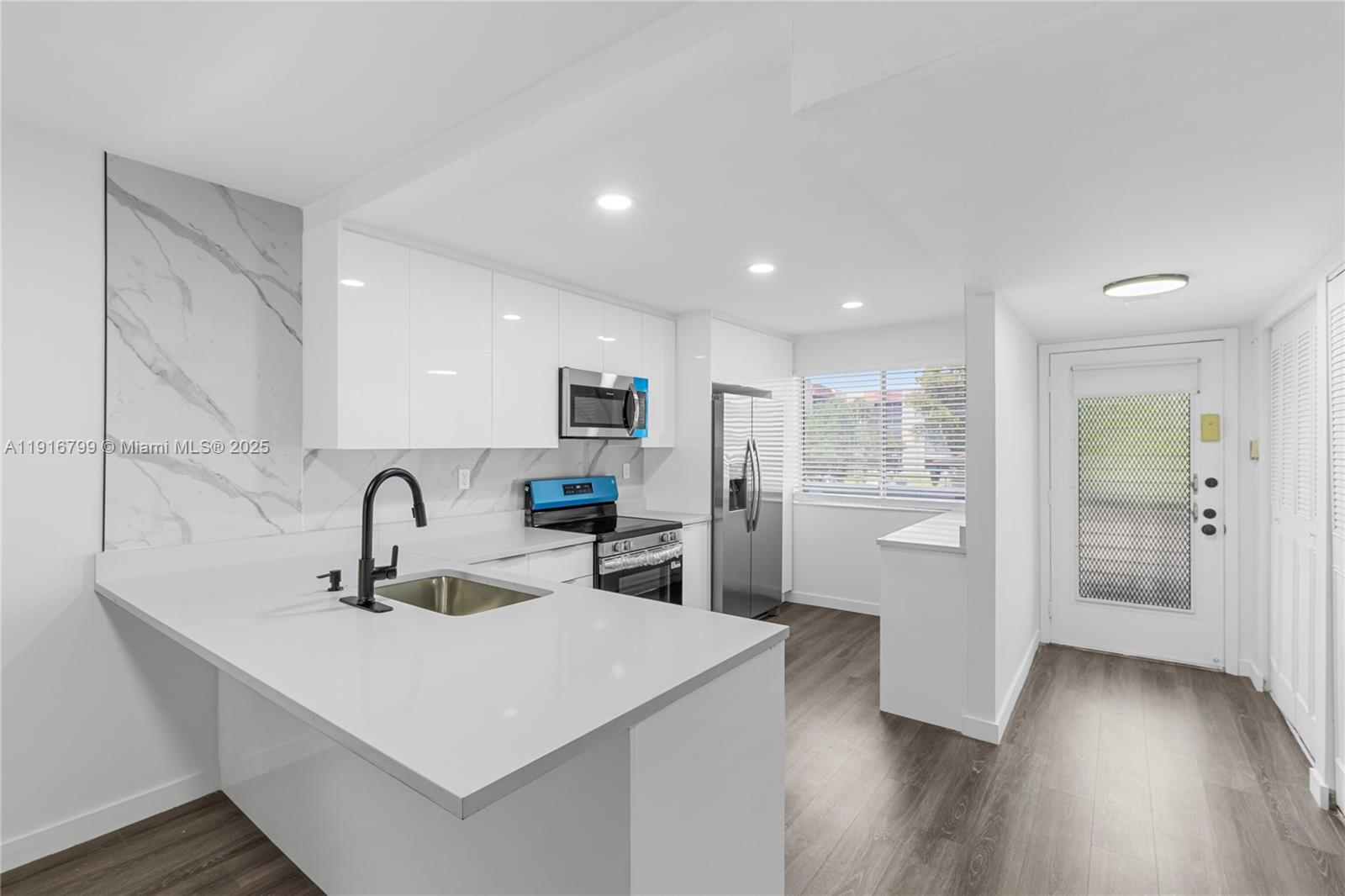 3591 Inverrary Dr #203