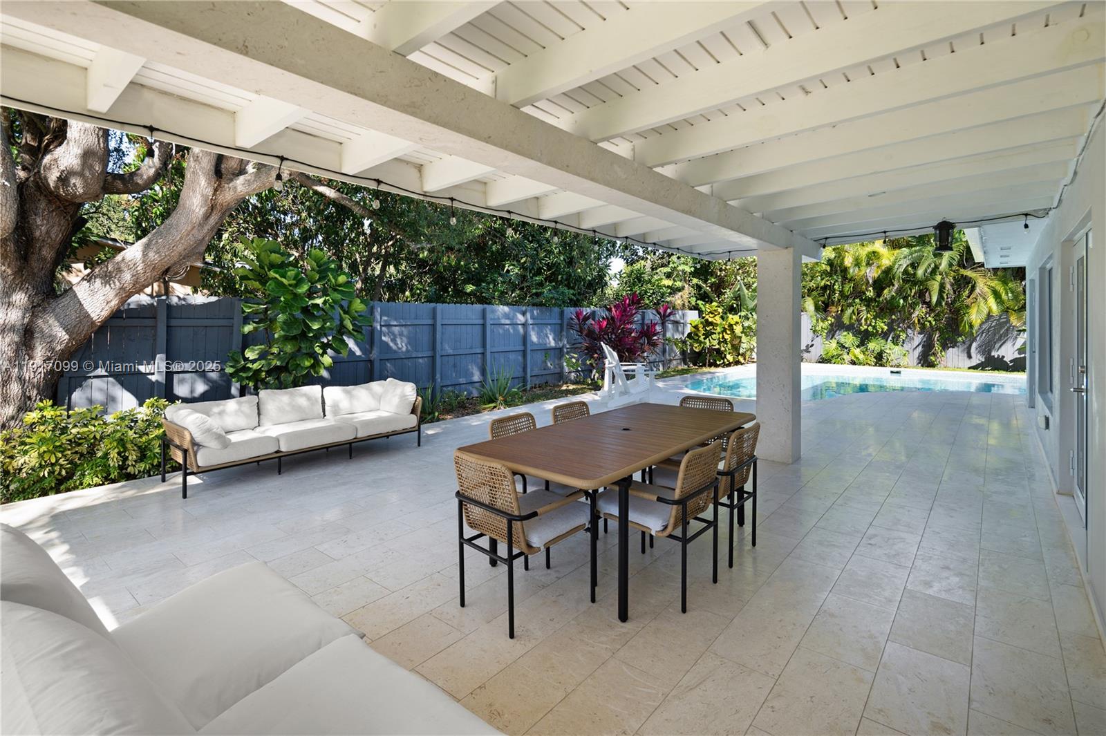 8445 SW 158th St Palmetto Bay, FL 33157