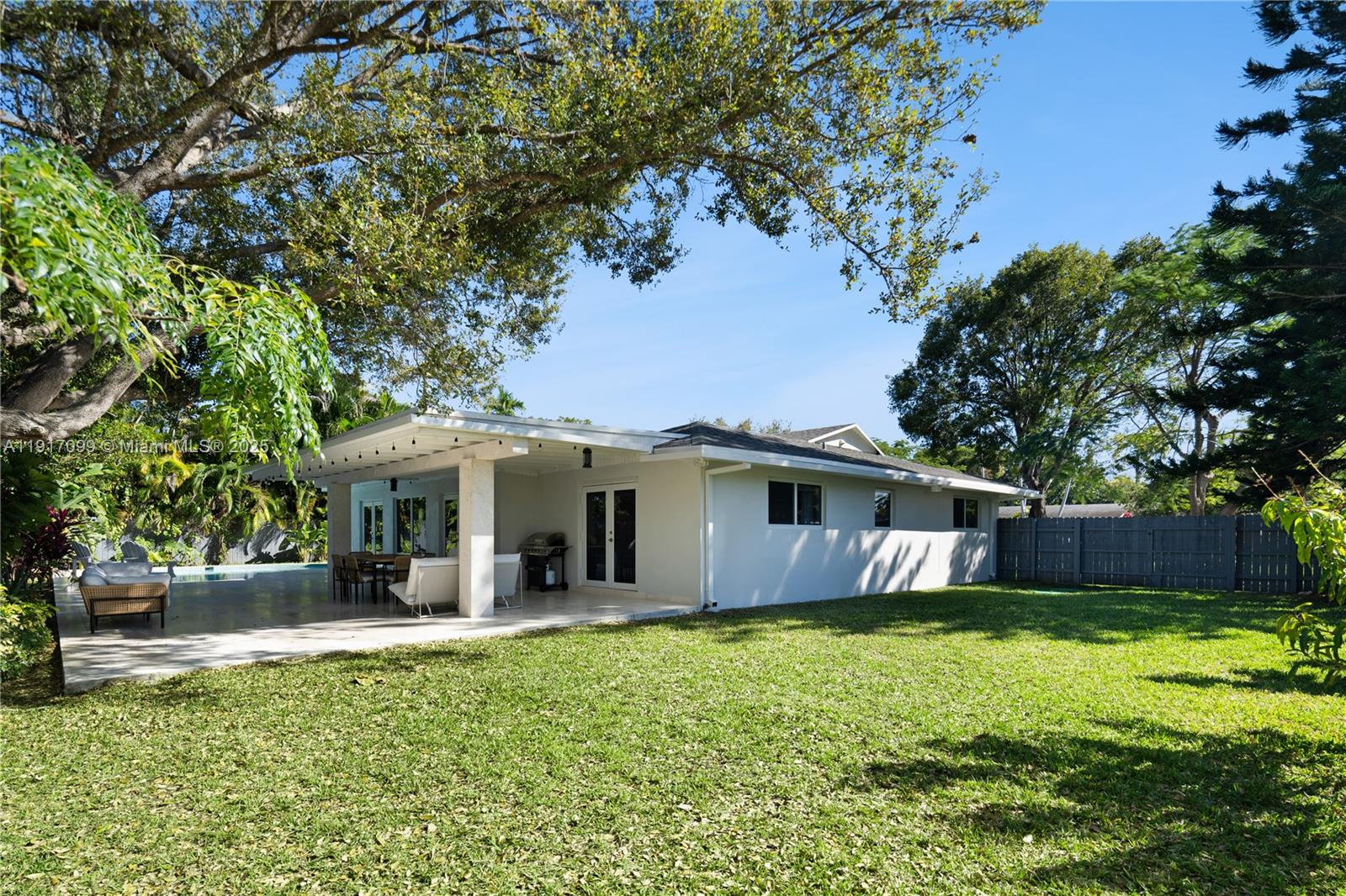 8445 SW 158th St Palmetto Bay, FL 33157