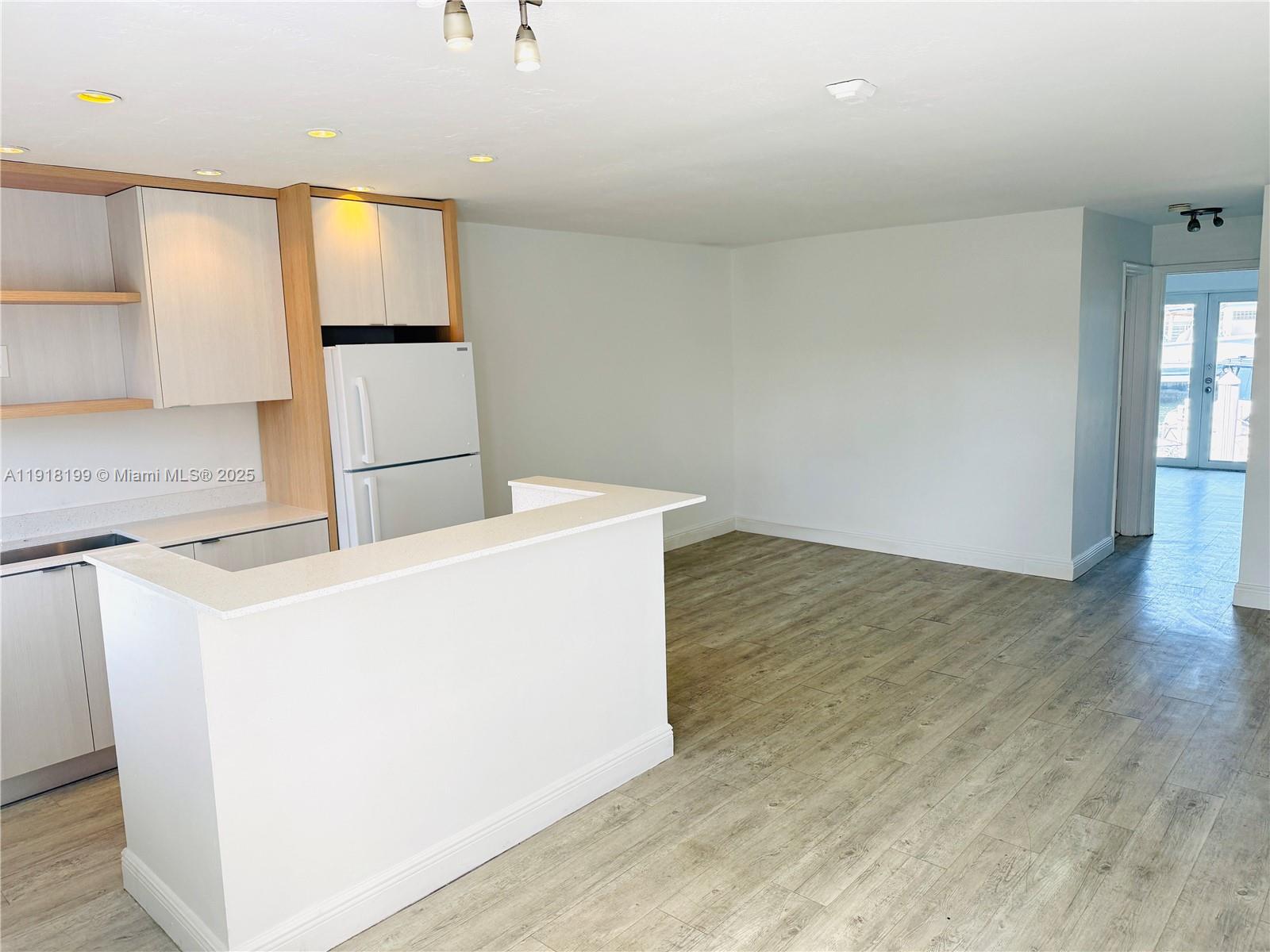 2185 NE 123rd St #110