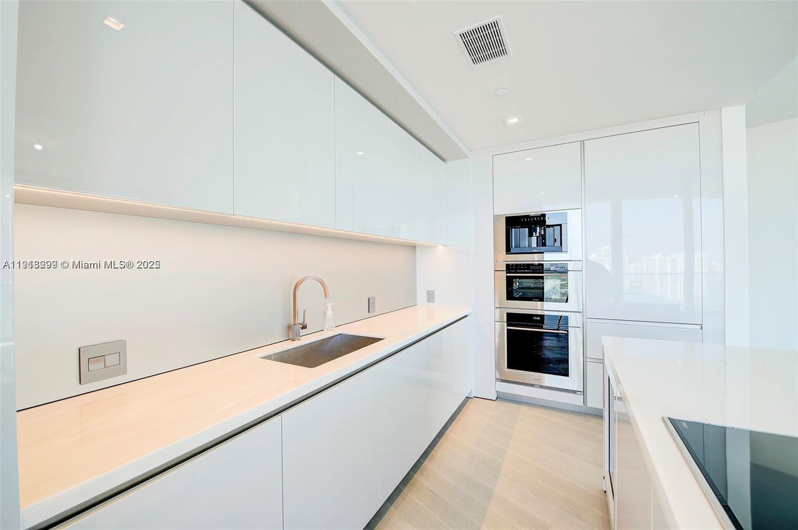 18975 Collins Ave #2205 Sunny Isles Beach, FL 33160