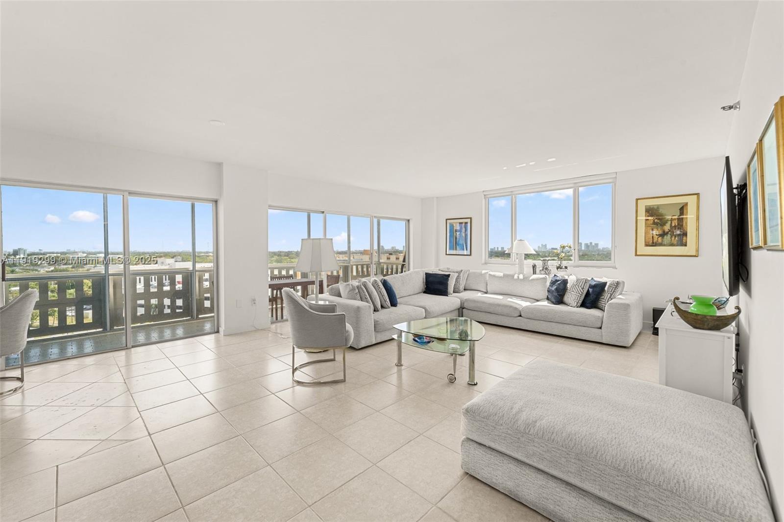 4001 Hillcrest Dr #1017