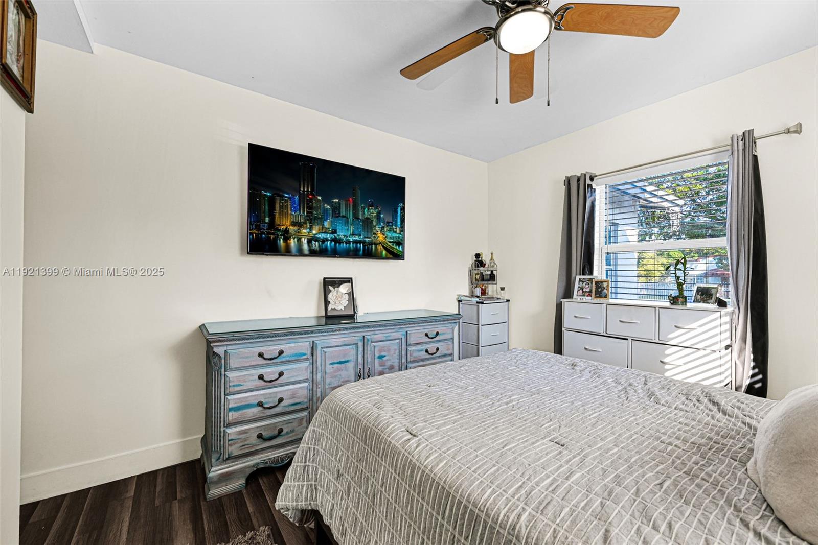 2040 NW 34th St Miami, FL 33142