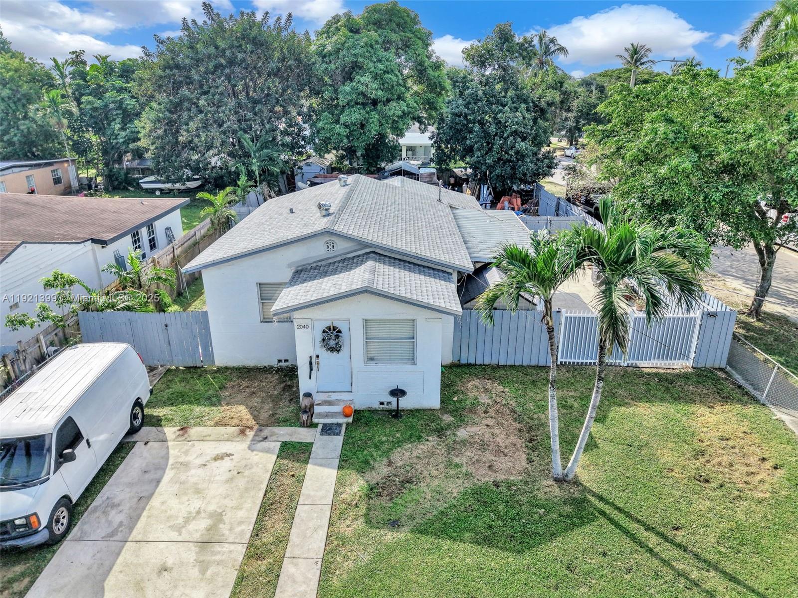 2040 NW 34th St Miami, FL 33142