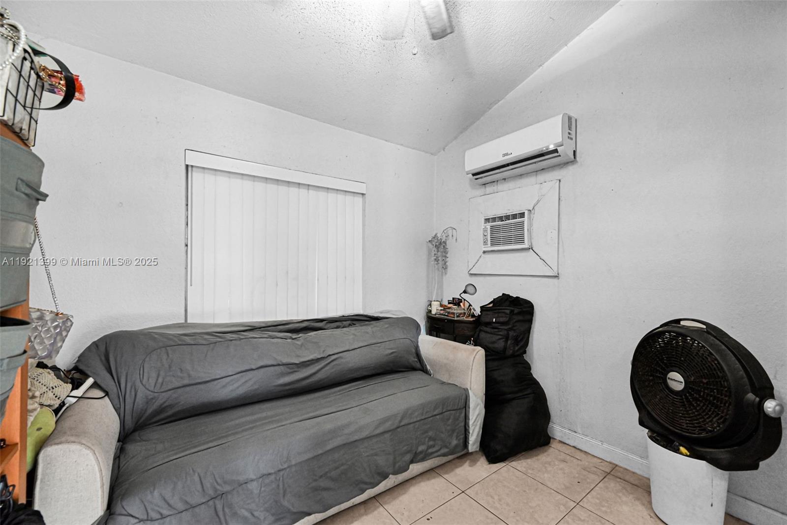 2040 NW 34th St Miami, FL 33142