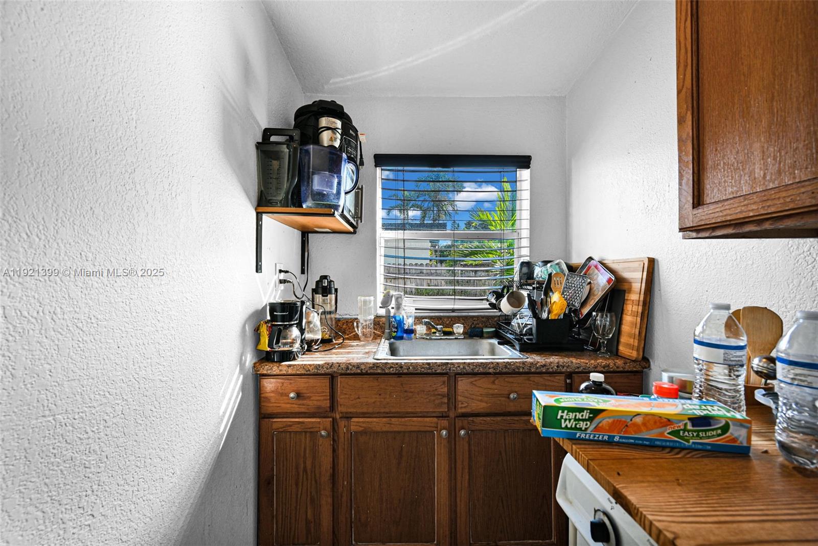 2040 NW 34th St Miami, FL 33142