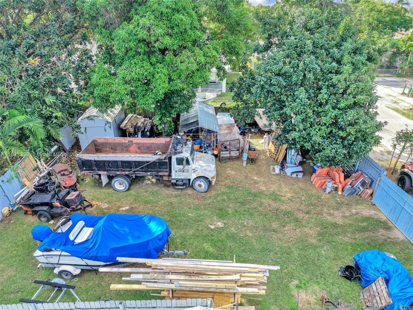 2040 NW 34th St Miami, FL 33142