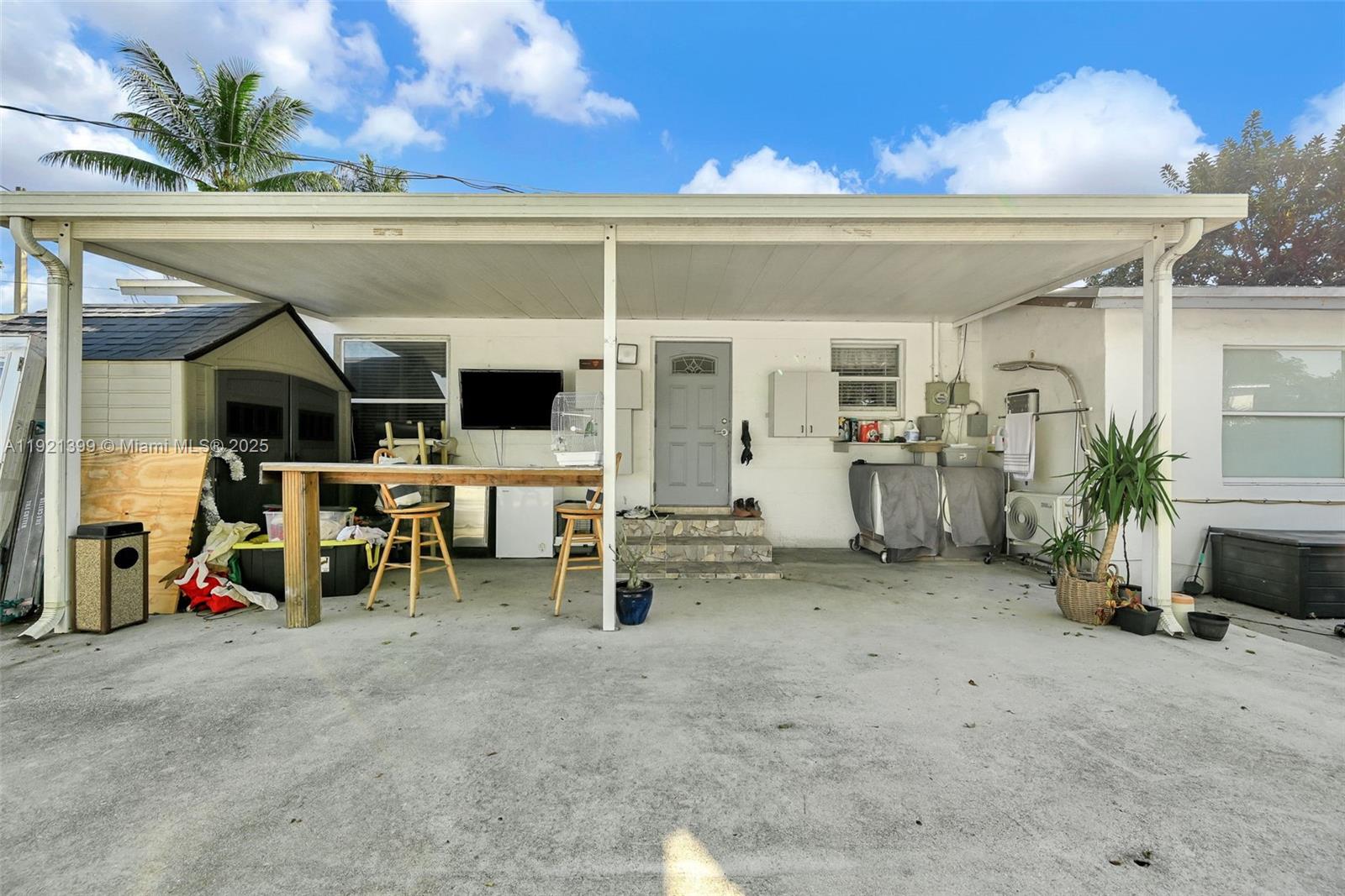 2040 NW 34th St Miami, FL 33142