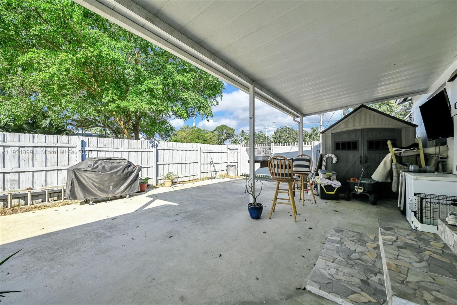 2040 NW 34th St Miami, FL 33142