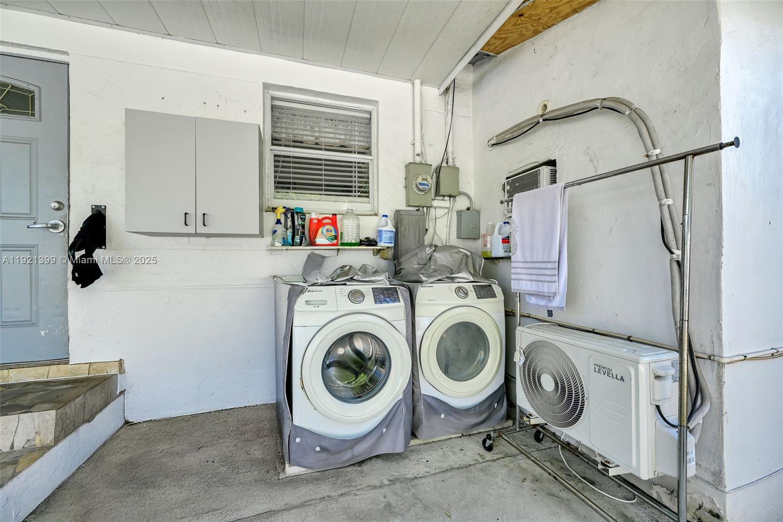 2040 NW 34th St Miami, FL 33142