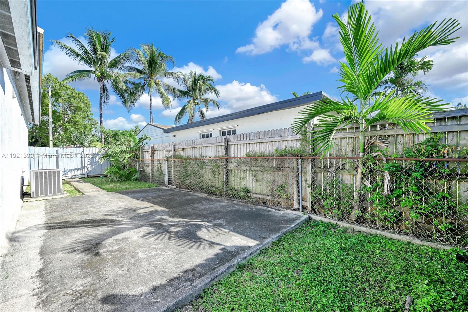 2040 NW 34th St Miami, FL 33142