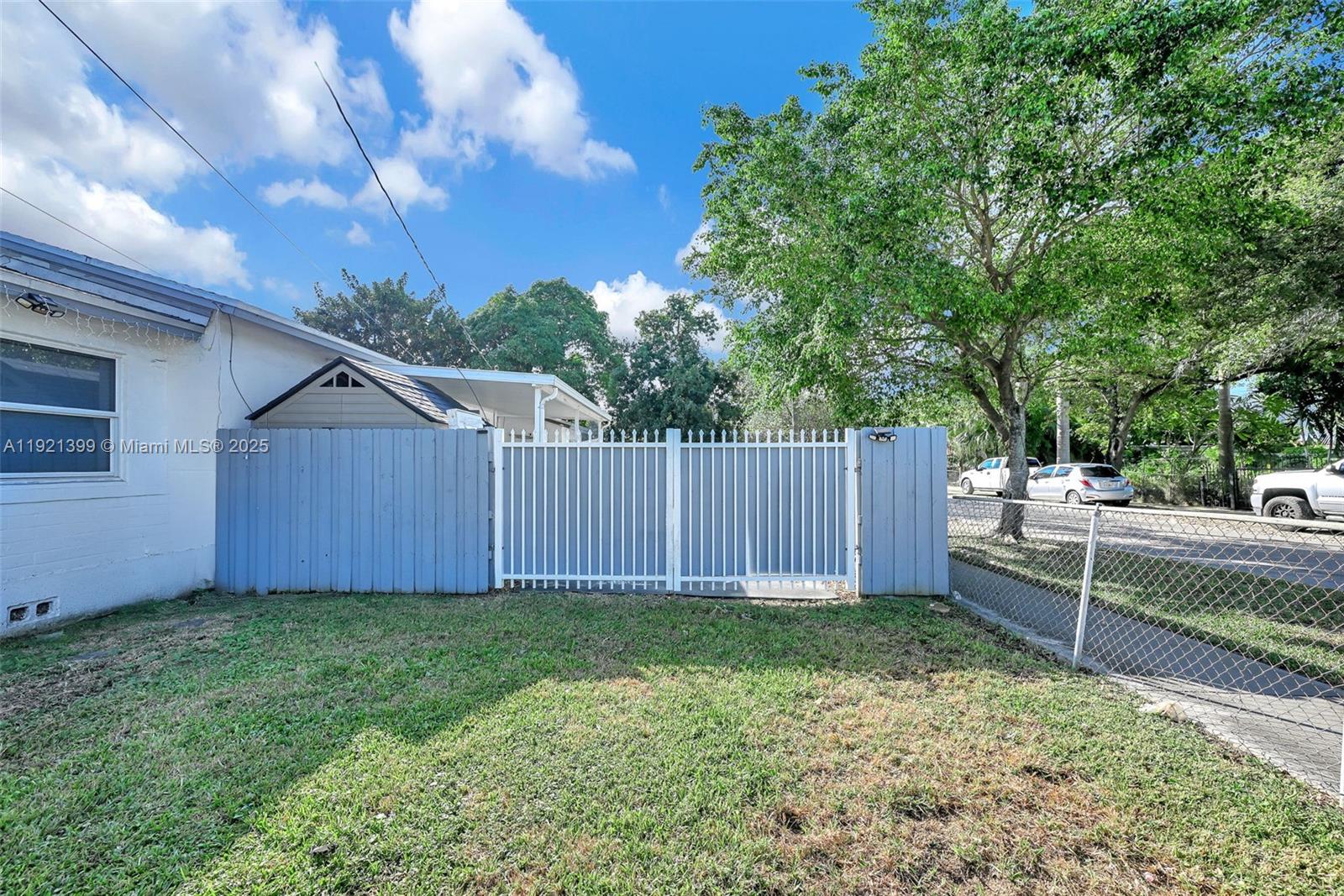 2040 NW 34th St Miami, FL 33142