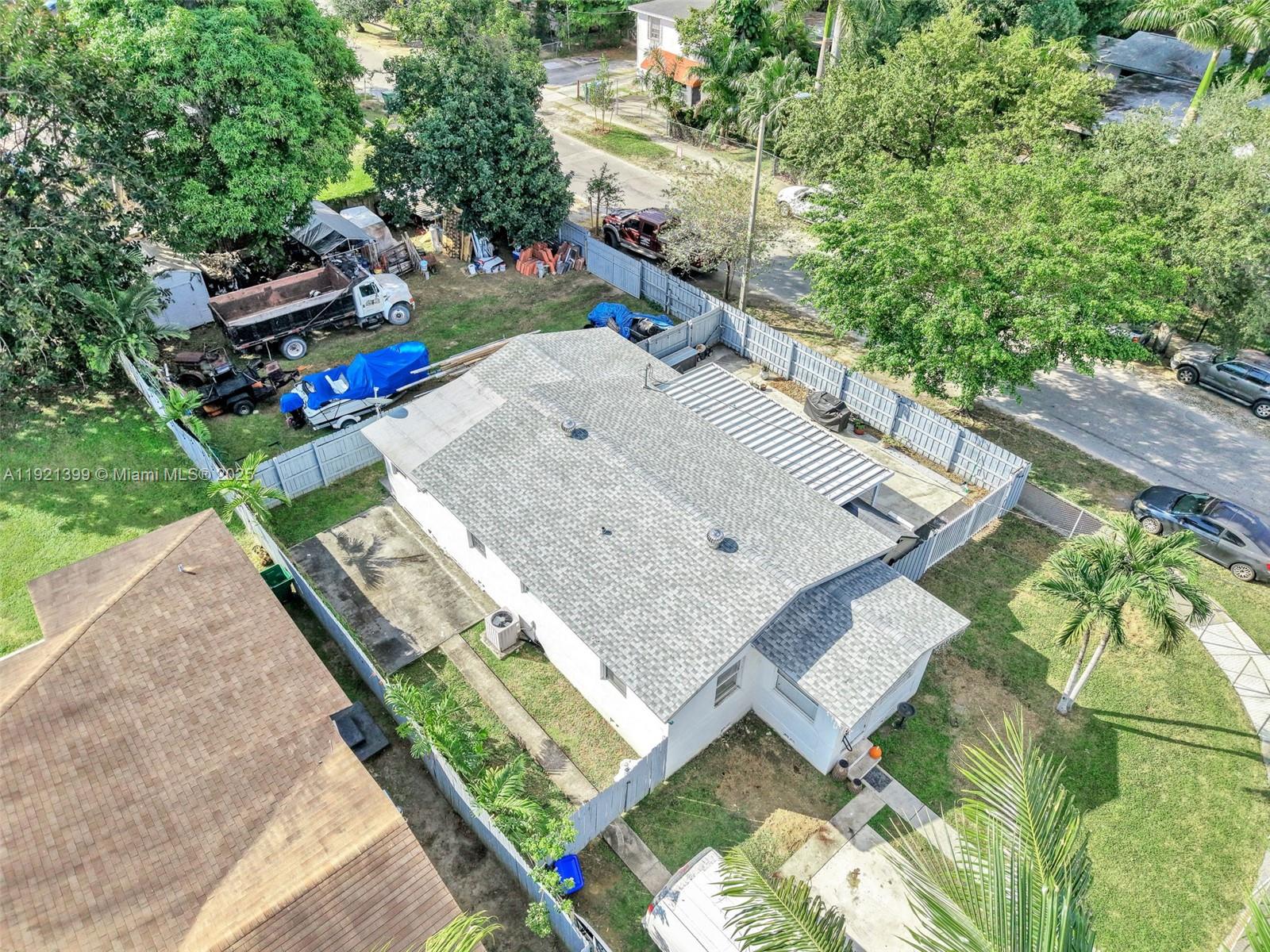 2040 NW 34th St Miami, FL 33142