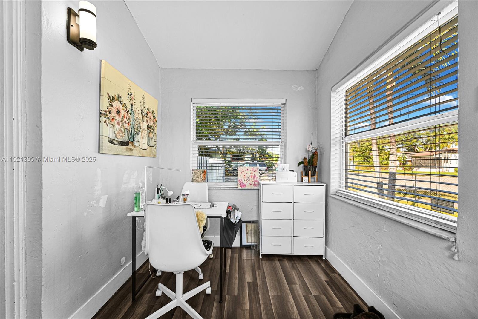 2040 NW 34th St Miami, FL 33142