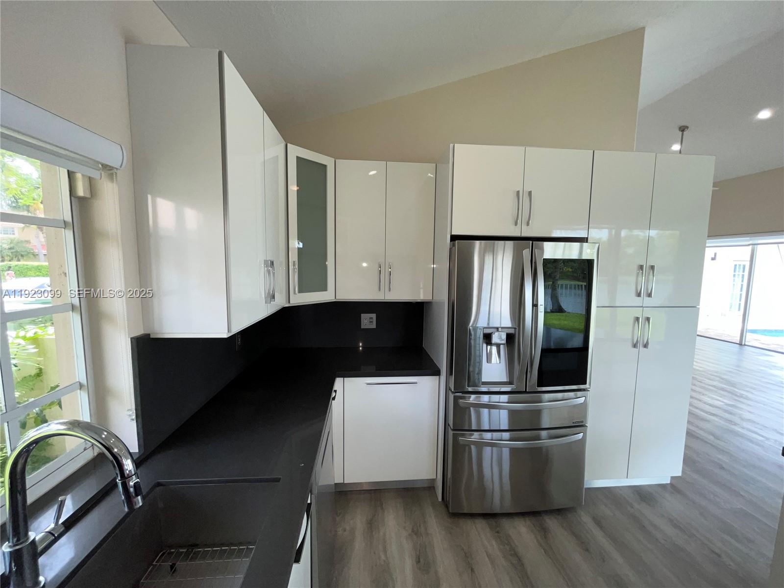 1127 Laguna Spgs Dr Weston, FL 33326