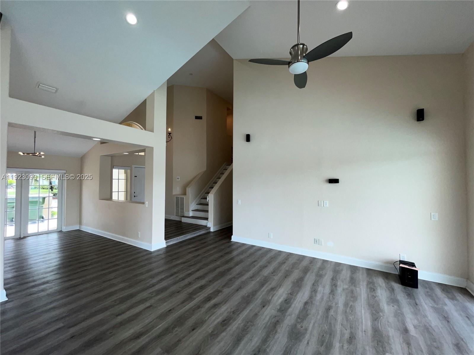 1127 Laguna Spgs Dr Weston, FL 33326