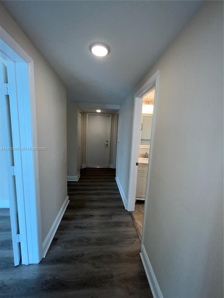 1127 Laguna Spgs Dr Weston, FL 33326