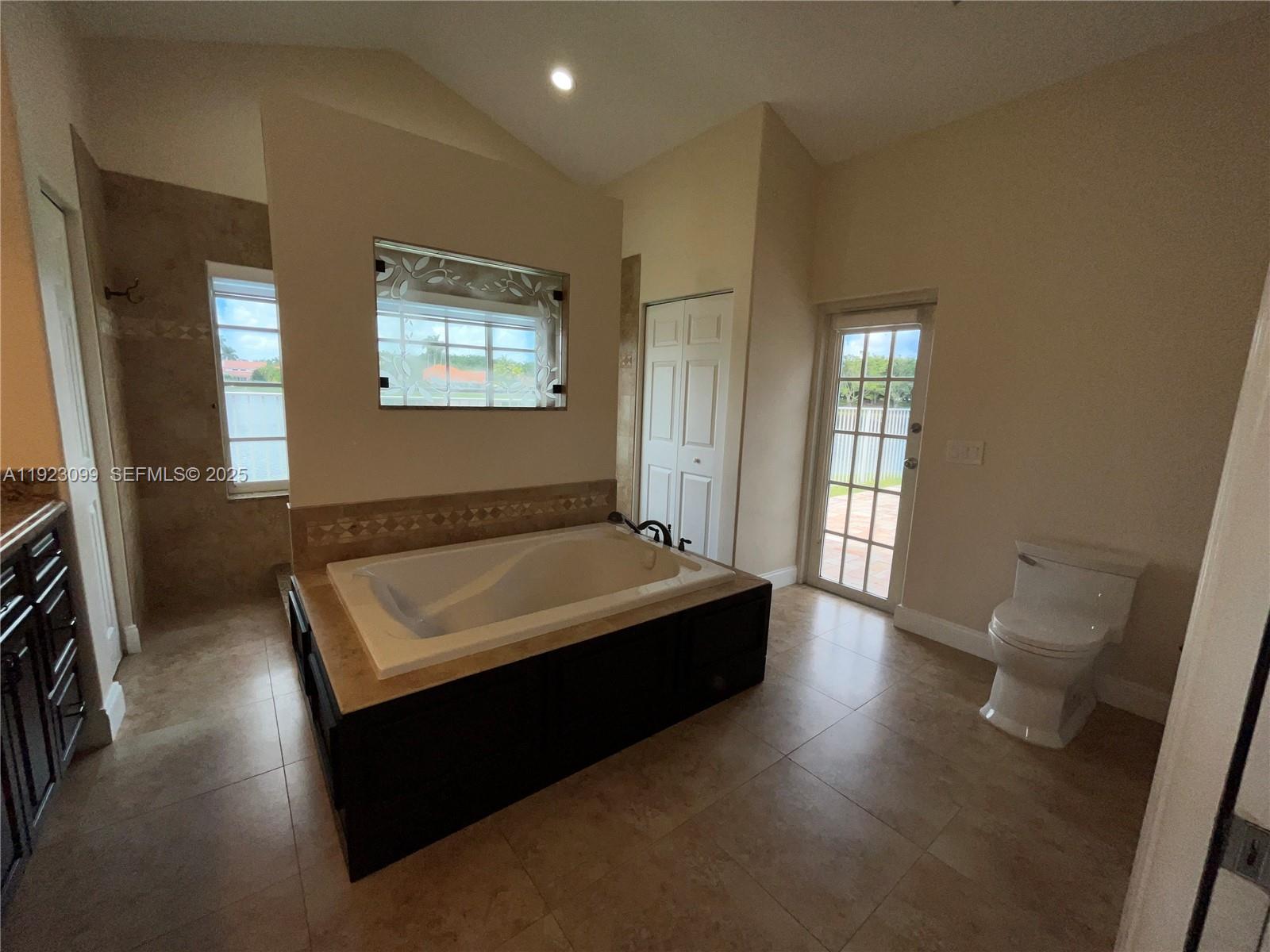 1127 Laguna Spgs Dr Weston, FL 33326