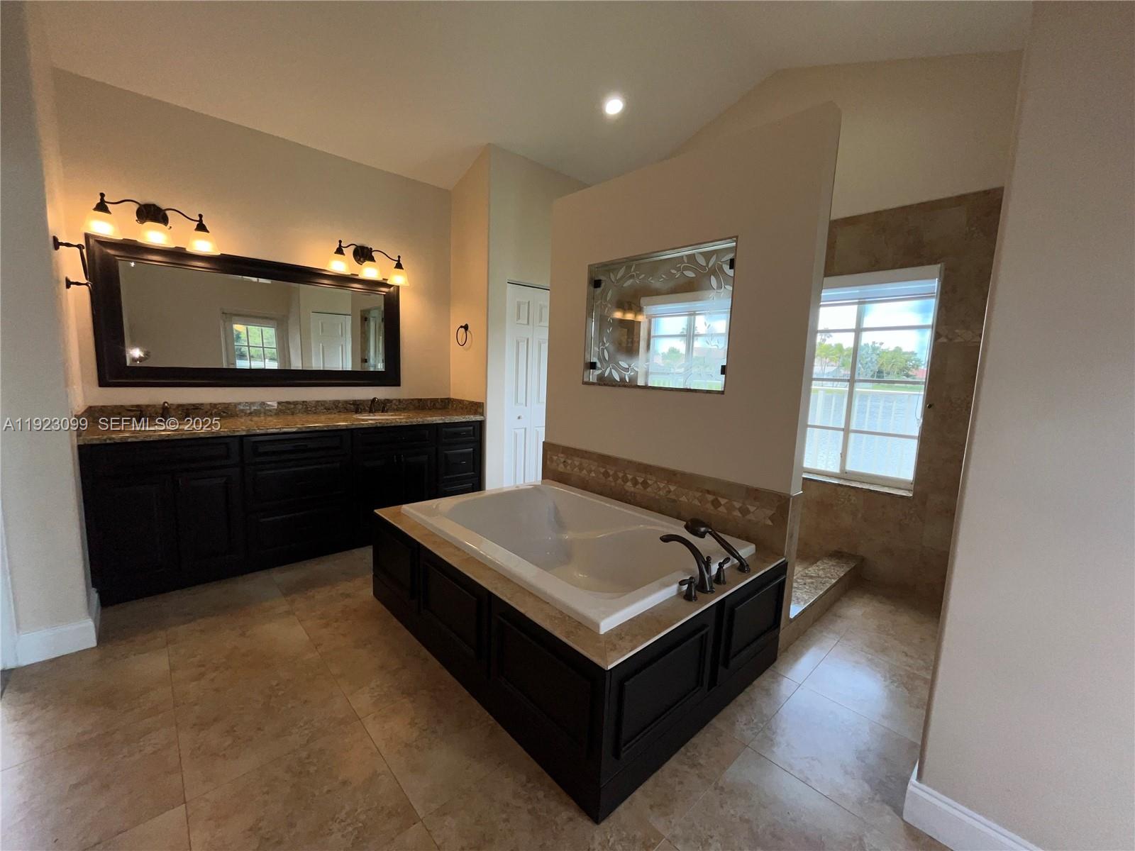 1127 Laguna Spgs Dr Weston, FL 33326