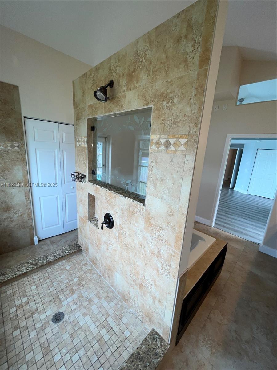 1127 Laguna Spgs Dr Weston, FL 33326