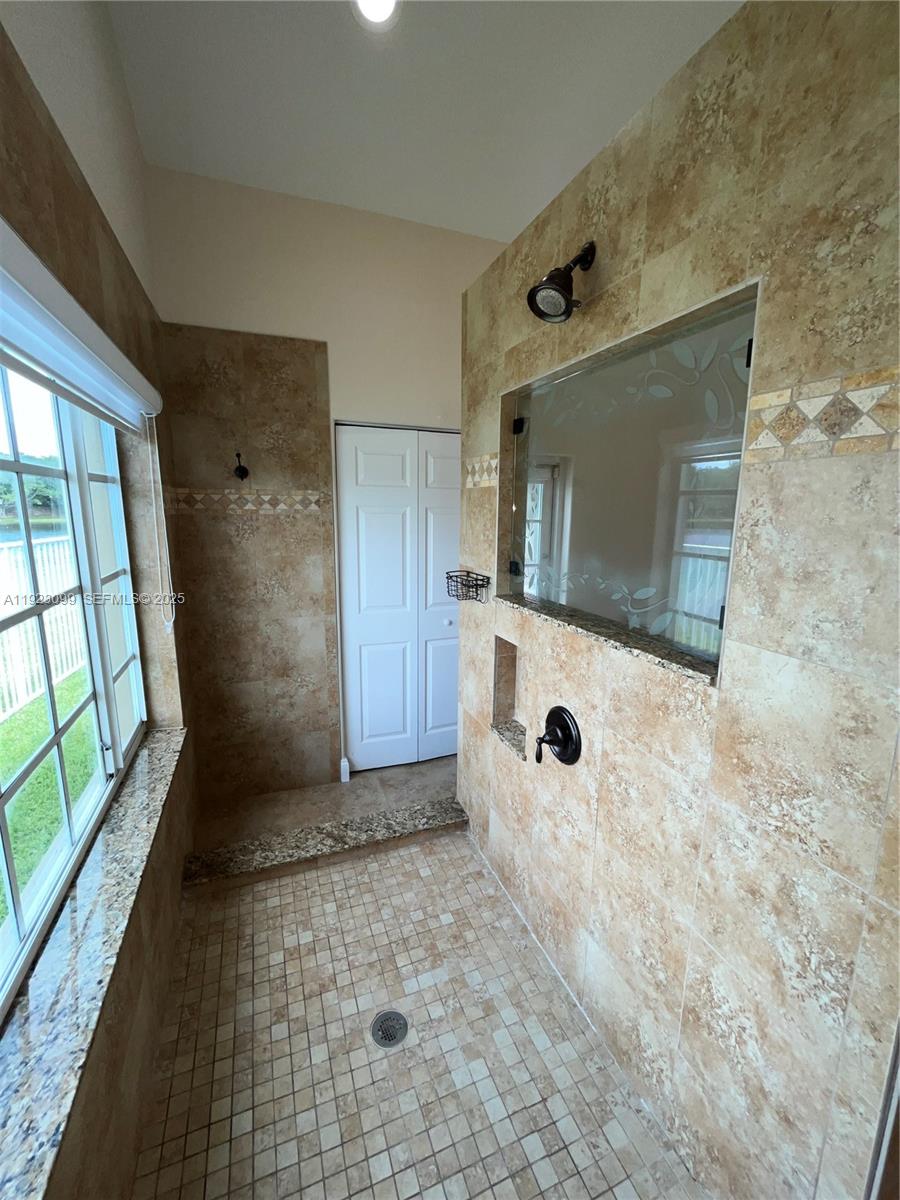 1127 Laguna Spgs Dr Weston, FL 33326