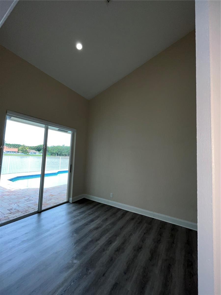 1127 Laguna Spgs Dr Weston, FL 33326