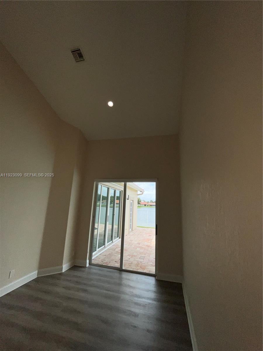 1127 Laguna Spgs Dr Weston, FL 33326