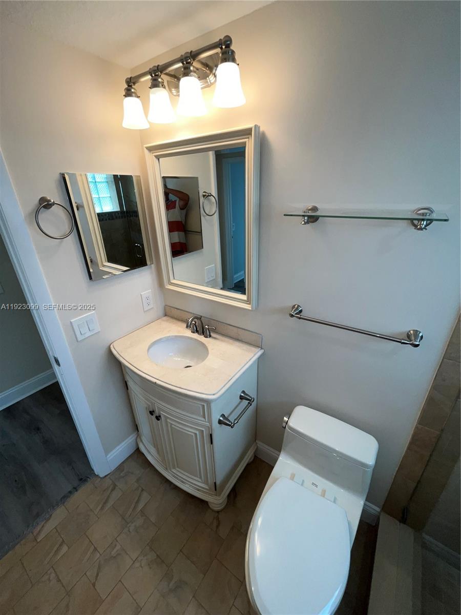 1127 Laguna Spgs Dr Weston, FL 33326