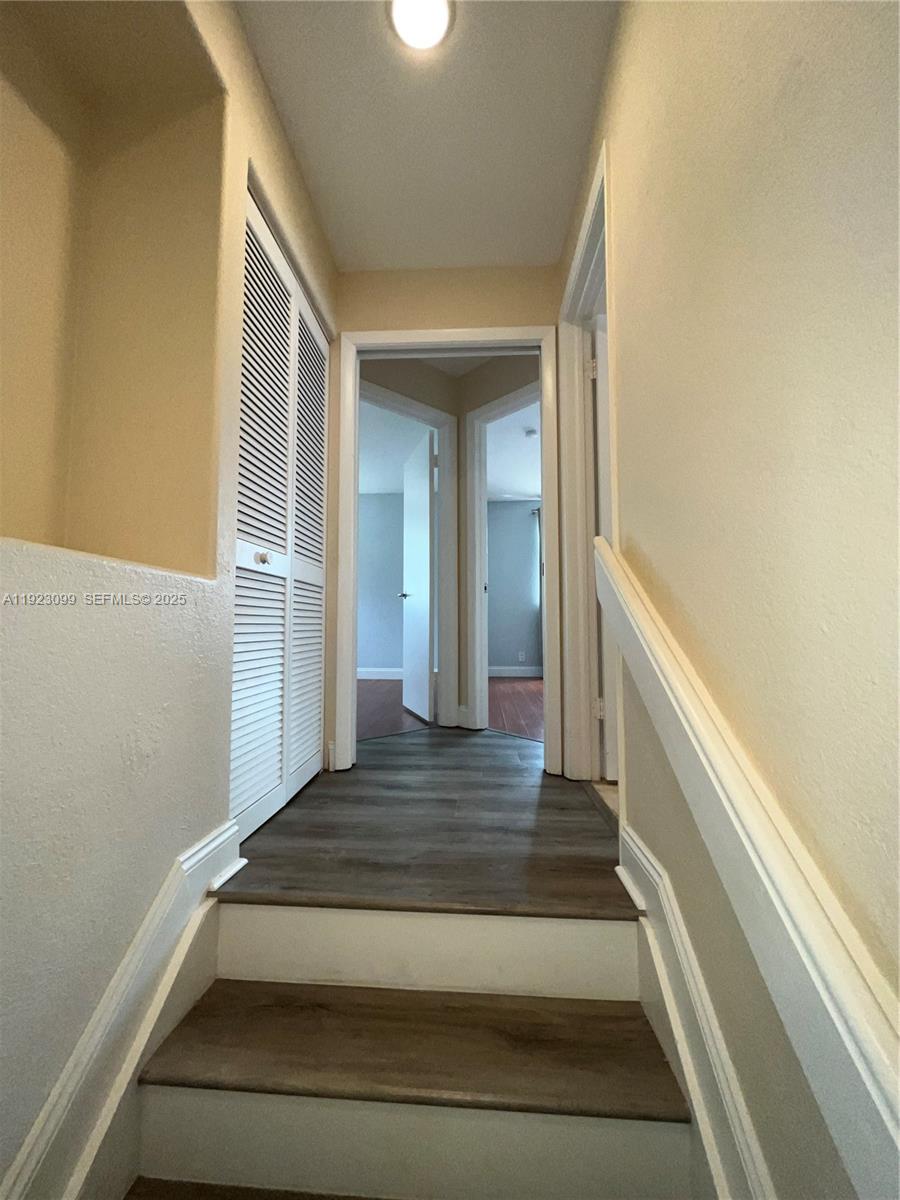 1127 Laguna Spgs Dr Weston, FL 33326