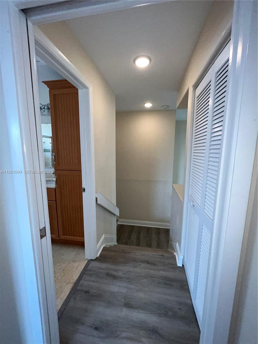 1127 Laguna Spgs Dr Weston, FL 33326