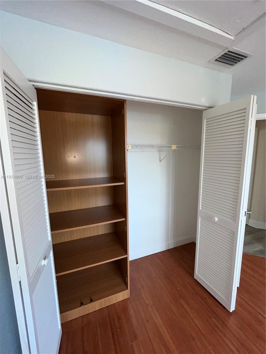 1127 Laguna Spgs Dr Weston, FL 33326