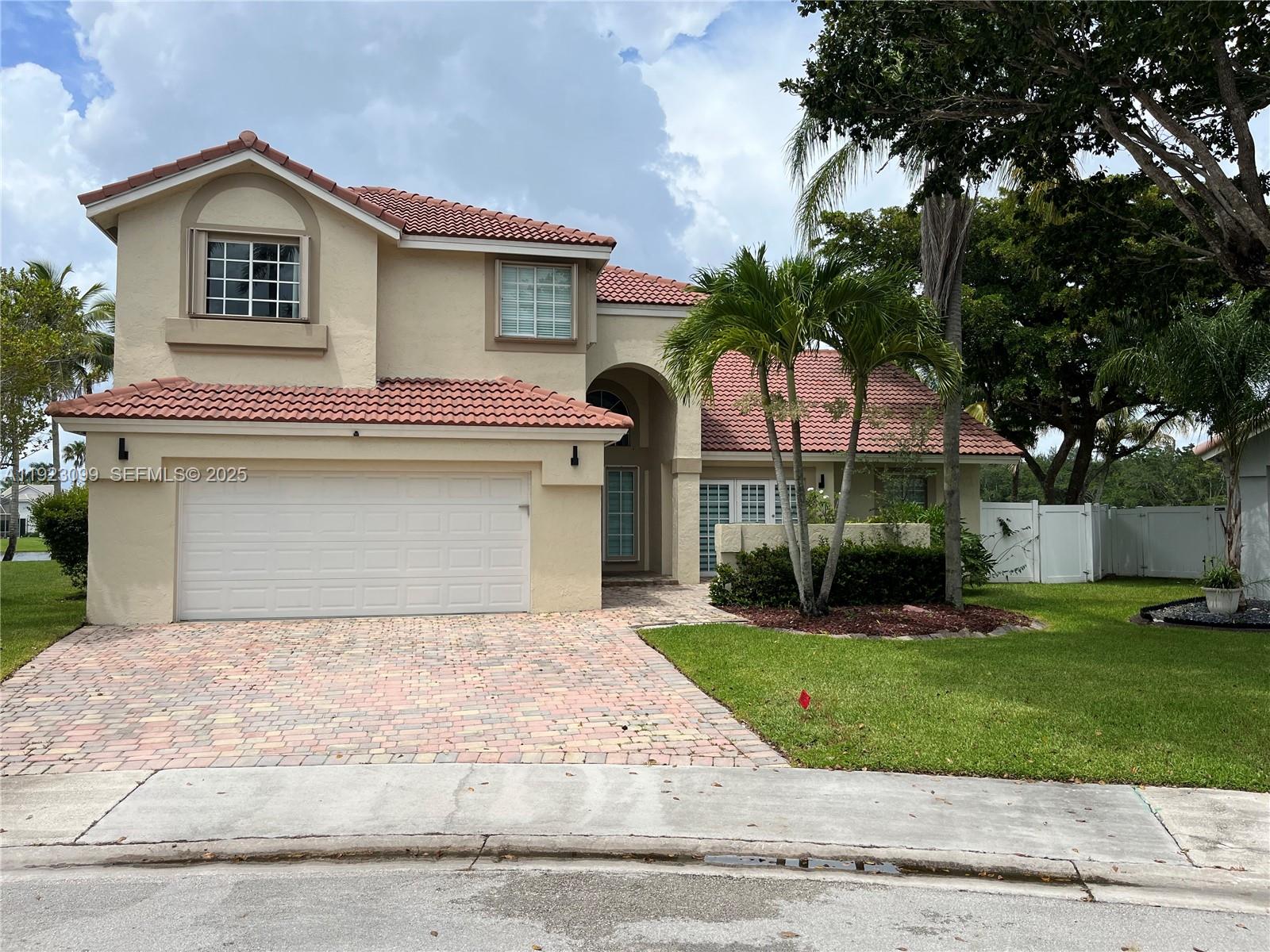 1127 Laguna Spgs Dr Weston, FL 33326