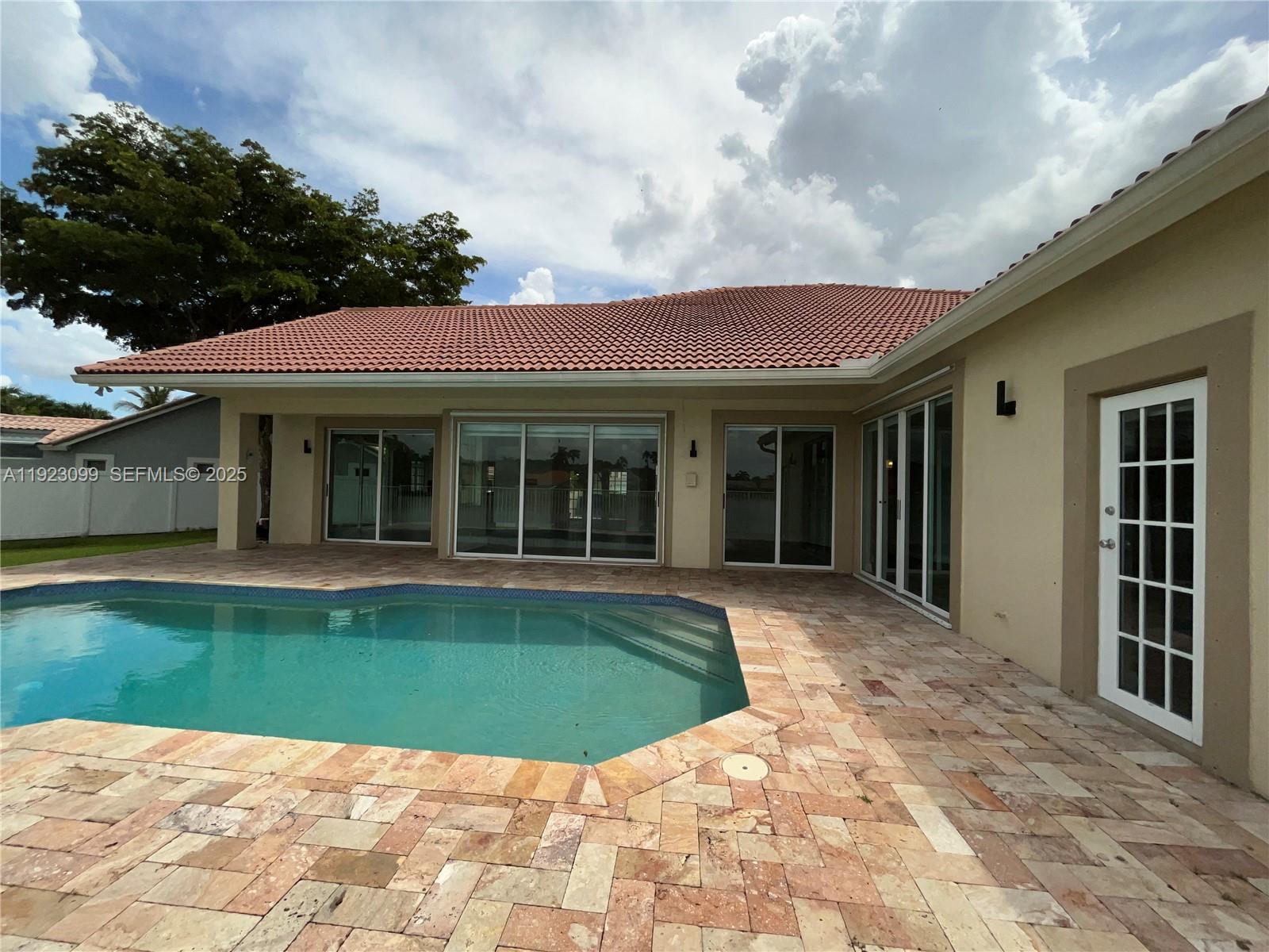 1127 Laguna Spgs Dr Weston, FL 33326