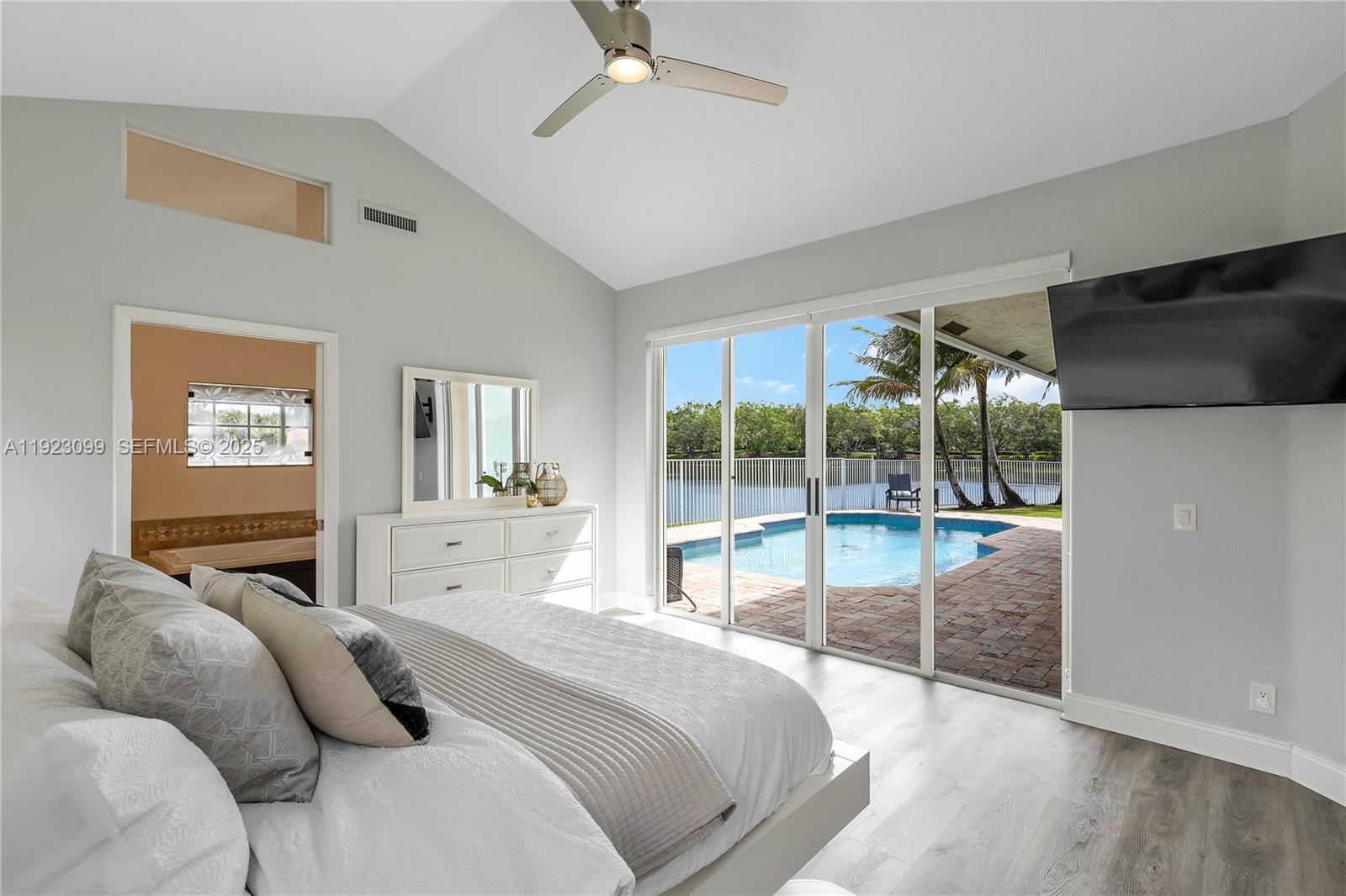 1127 Laguna Spgs Dr Weston, FL 33326