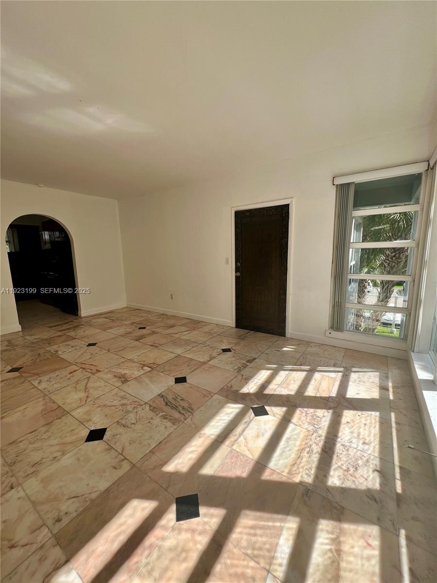 9350 E Bay Hbr Dr #6 Bay Harbor Islands, FL 33154