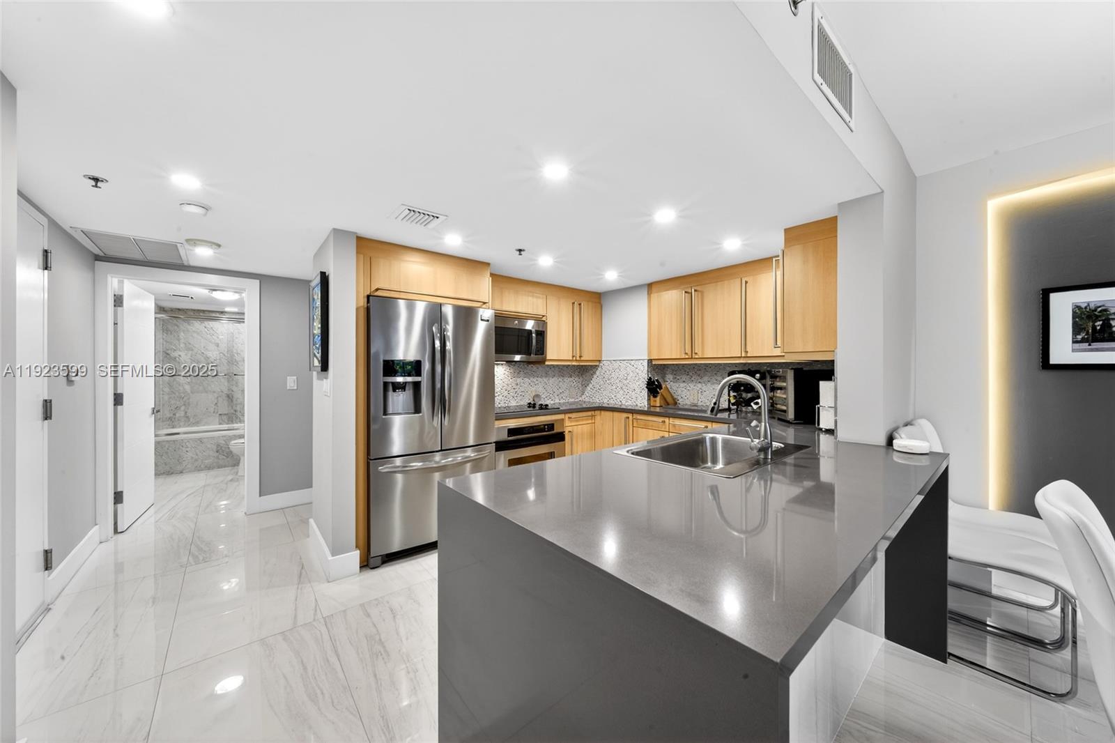 226 Ocean Dr #3C Miami Beach, FL 33139