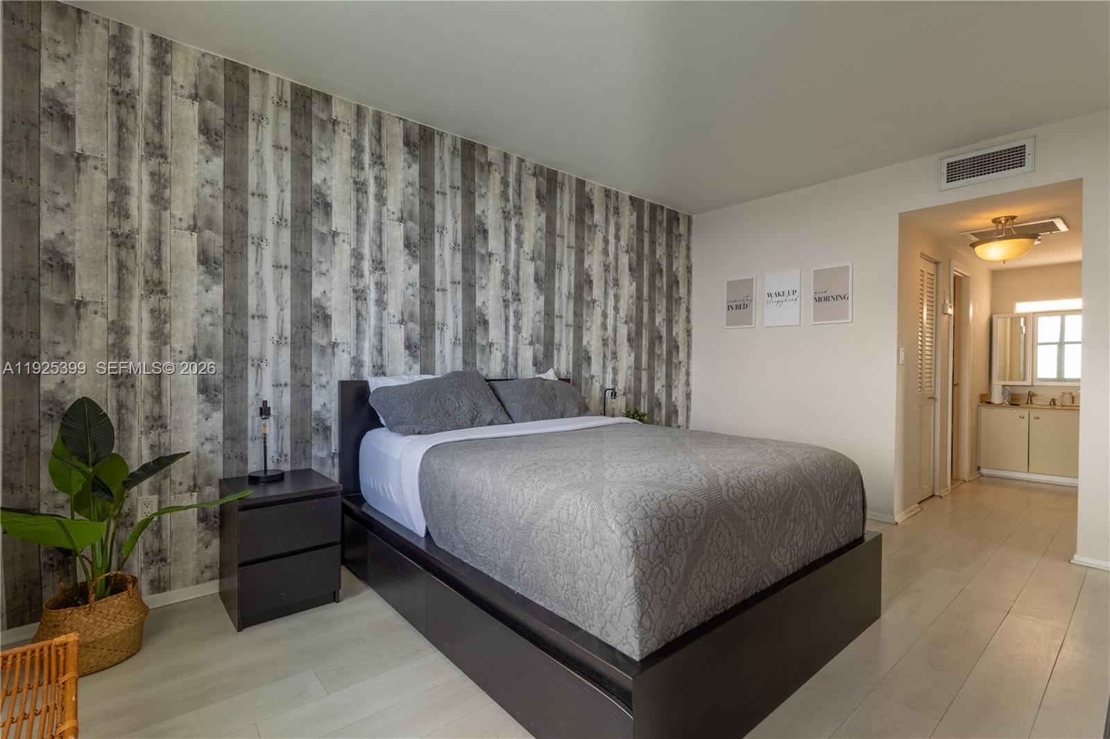 image Arlen House Condo10